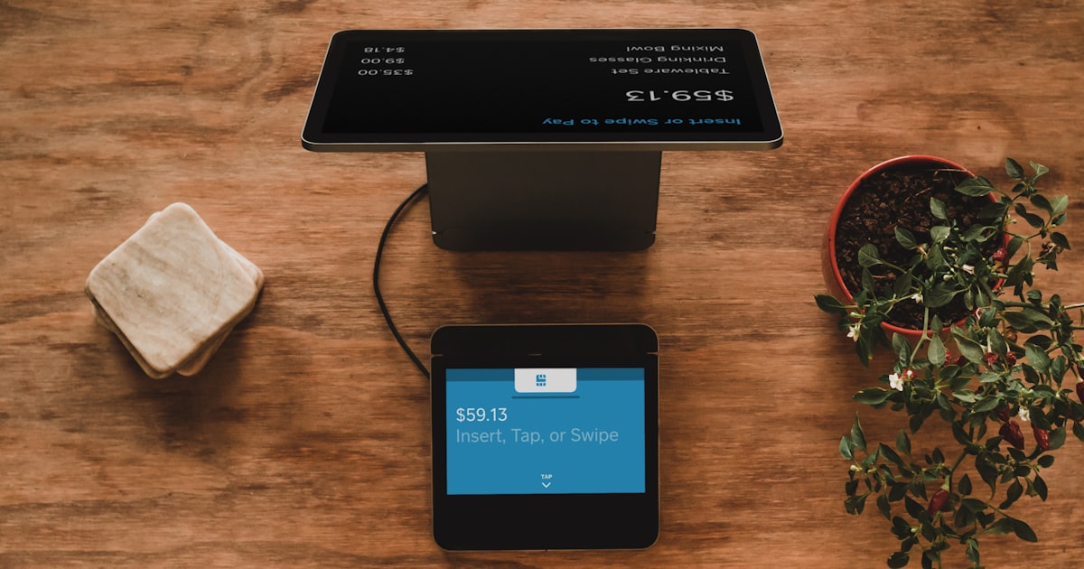 Pagamento por aproximação com smartphone — checkout invisível no varejo mobile