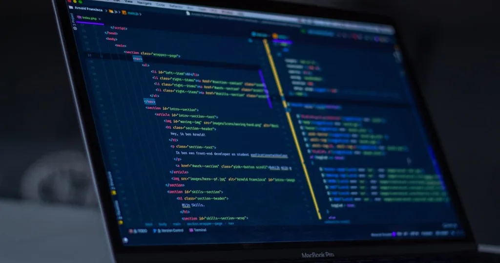 Tela de código em ambiente de engenharia — engenharia de software que transforma negócios